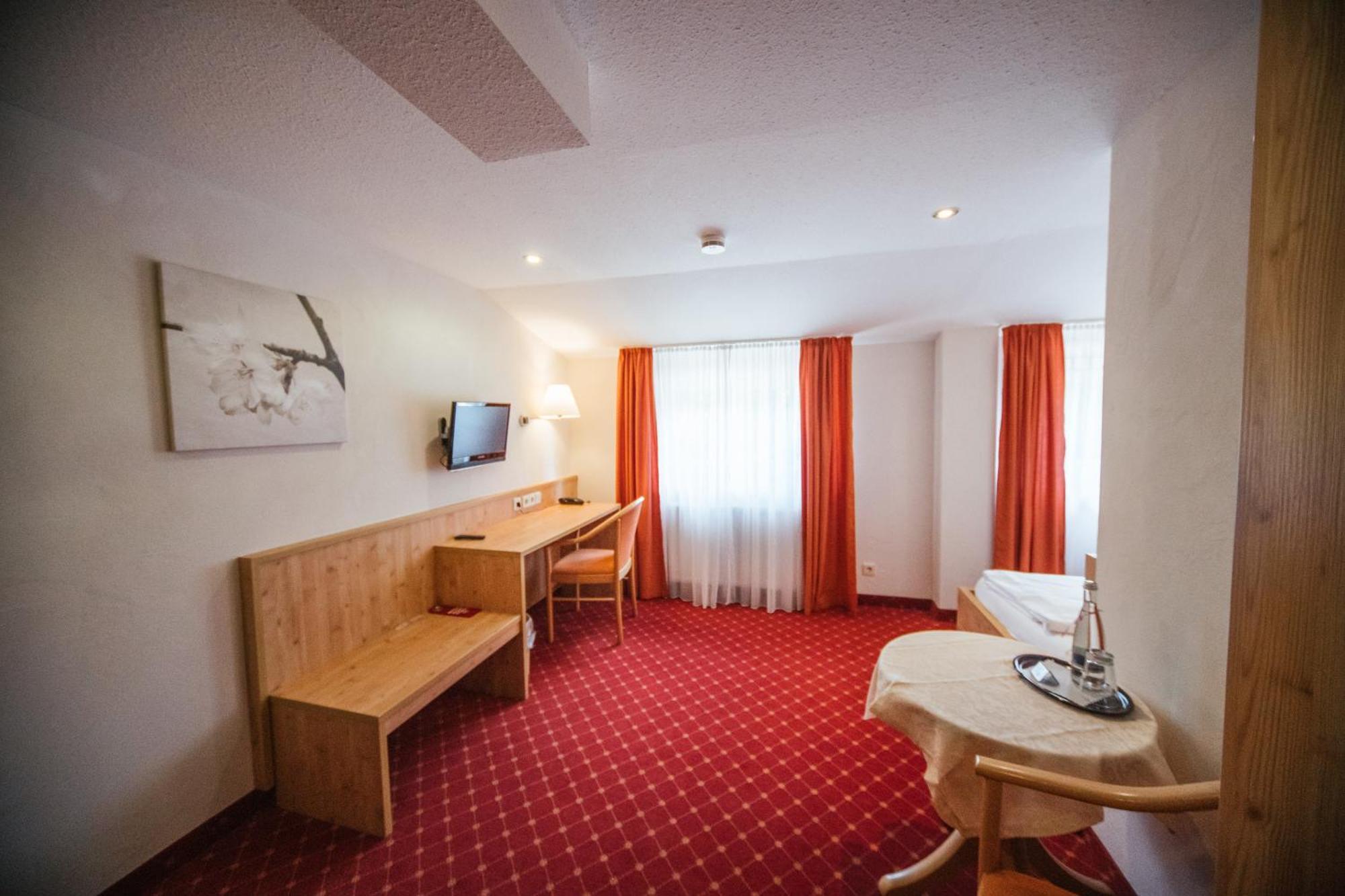 Hotel Waldeck Mit Restaurant "Florian'S" Feldberg  Oda fotoğraf